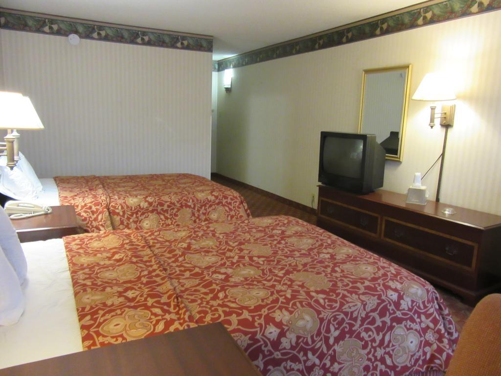 Governor'S Inn & Suites Memphis Room photo