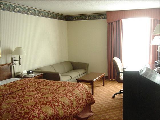Governor'S Inn & Suites Memphis Room photo